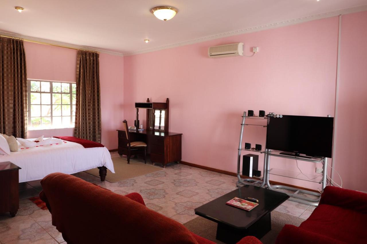 Sentosa Guest House Francistown Exterior photo